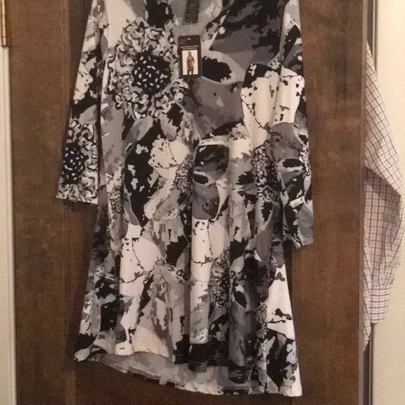 New Lildy tunic top size small - Picture 3 of 6